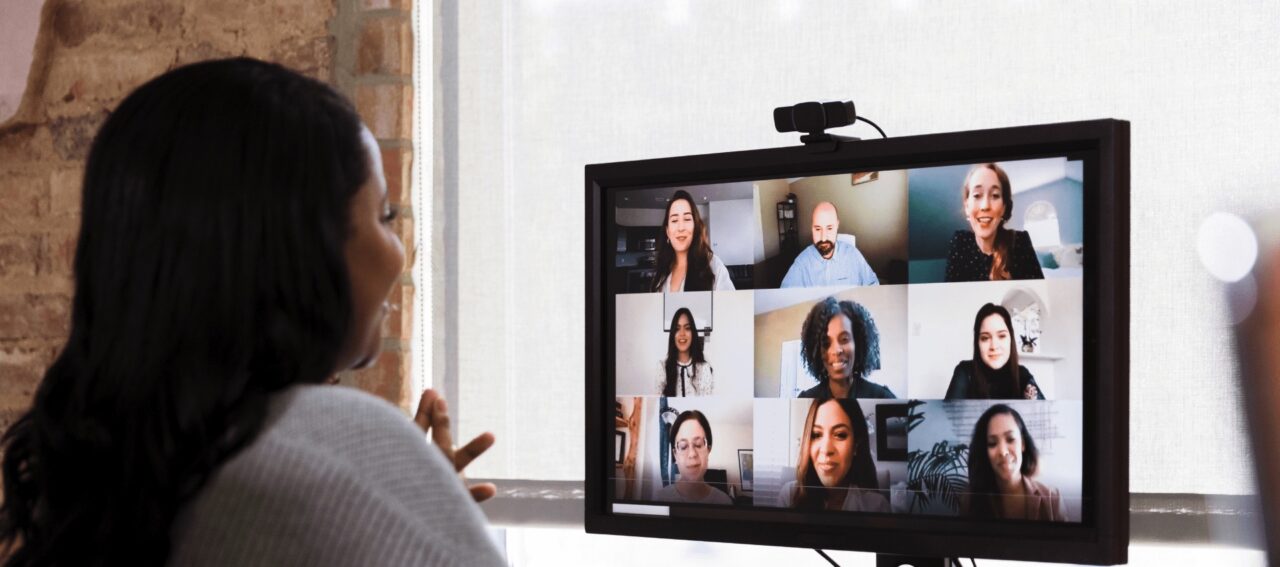 10 Ways to Keep Hybrid Employees Engaged