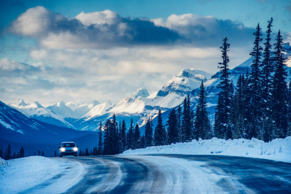 Winter Roadtrip on Icefields Parkway in Banff National Park in Canada