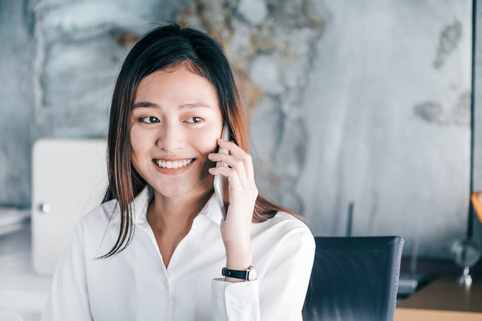 Young business woman talking on the phone and smiling